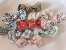 Load image into Gallery viewer, Lilly Bow