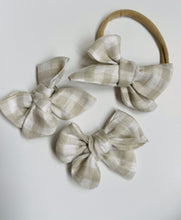 Load image into Gallery viewer, Mini School girl bows