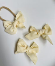 Load image into Gallery viewer, Mini School girl bows