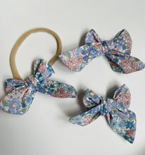 Load image into Gallery viewer, Mini School girl bows