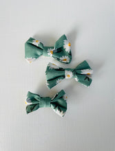 Load image into Gallery viewer, Meila Bow