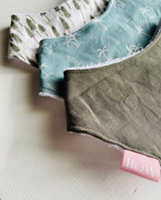 Load image into Gallery viewer, Bandanna bibs