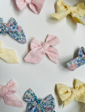 Load image into Gallery viewer, Mini School girl bows
