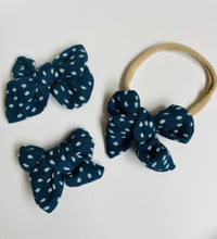 Load image into Gallery viewer, Mini School girl bows
