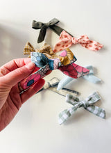 Load image into Gallery viewer, Summer bow
