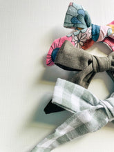 Load image into Gallery viewer, Summer bow
