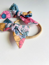 Load image into Gallery viewer, Summer bow
