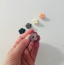 Load image into Gallery viewer, Mini claw clips
